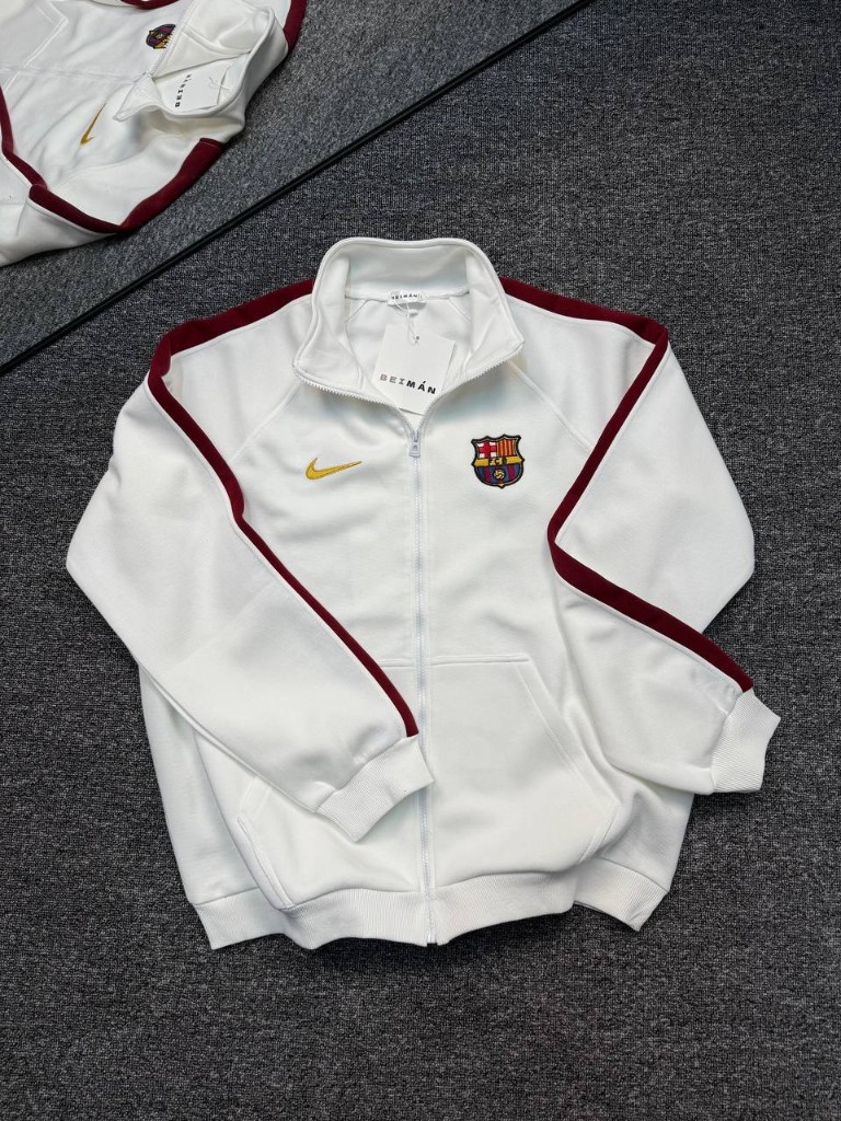 Чёрная футболка