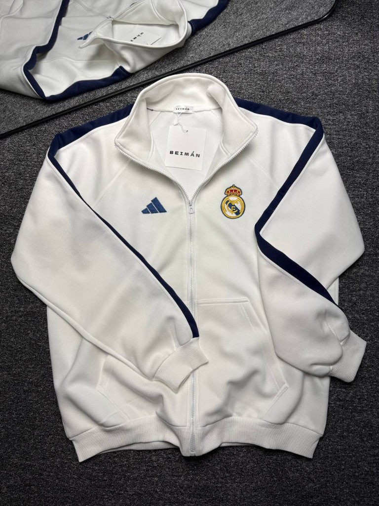Белая спортивная куртка Real Madrid